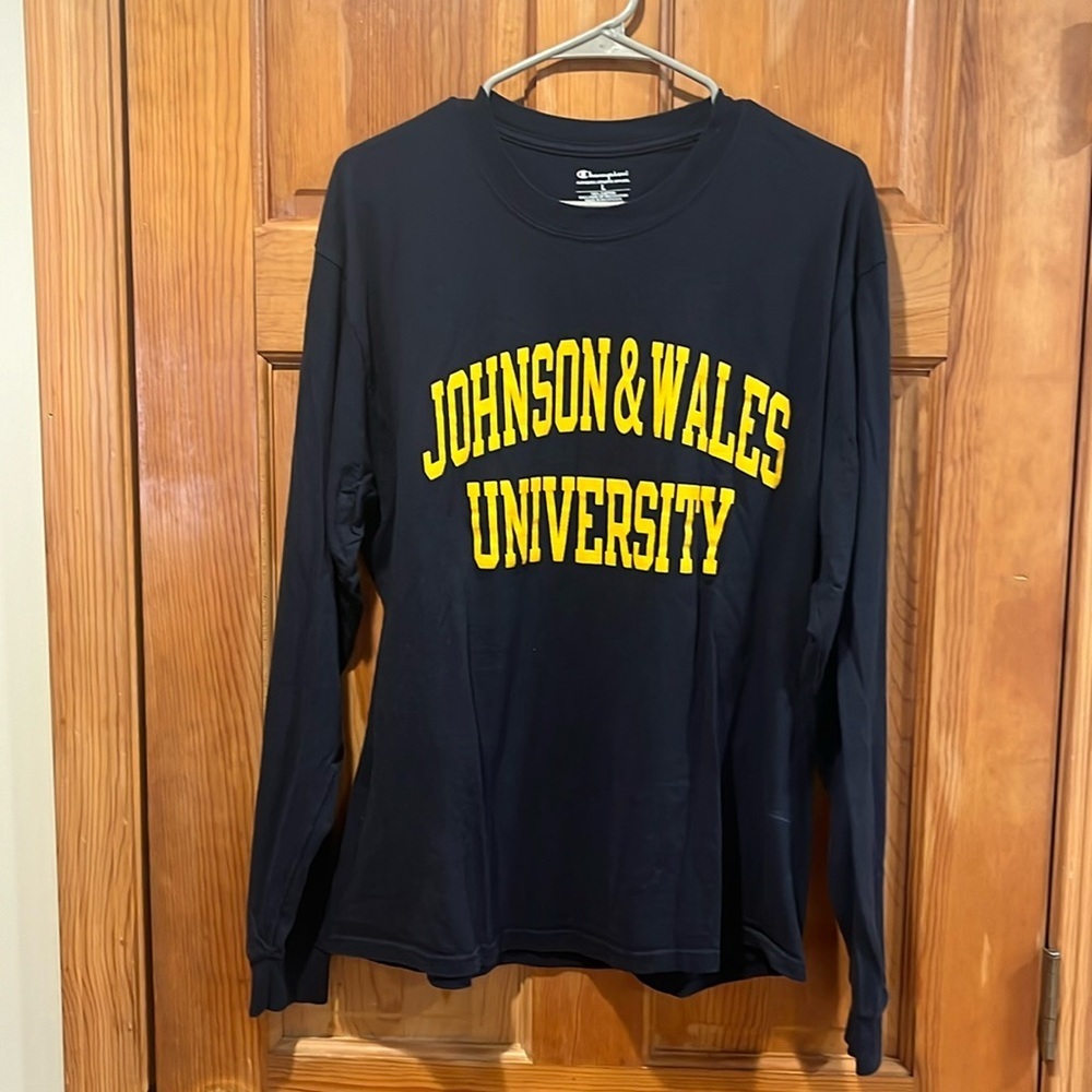 Champion men’s Johnson & Wales University long sleeve shirt size large .